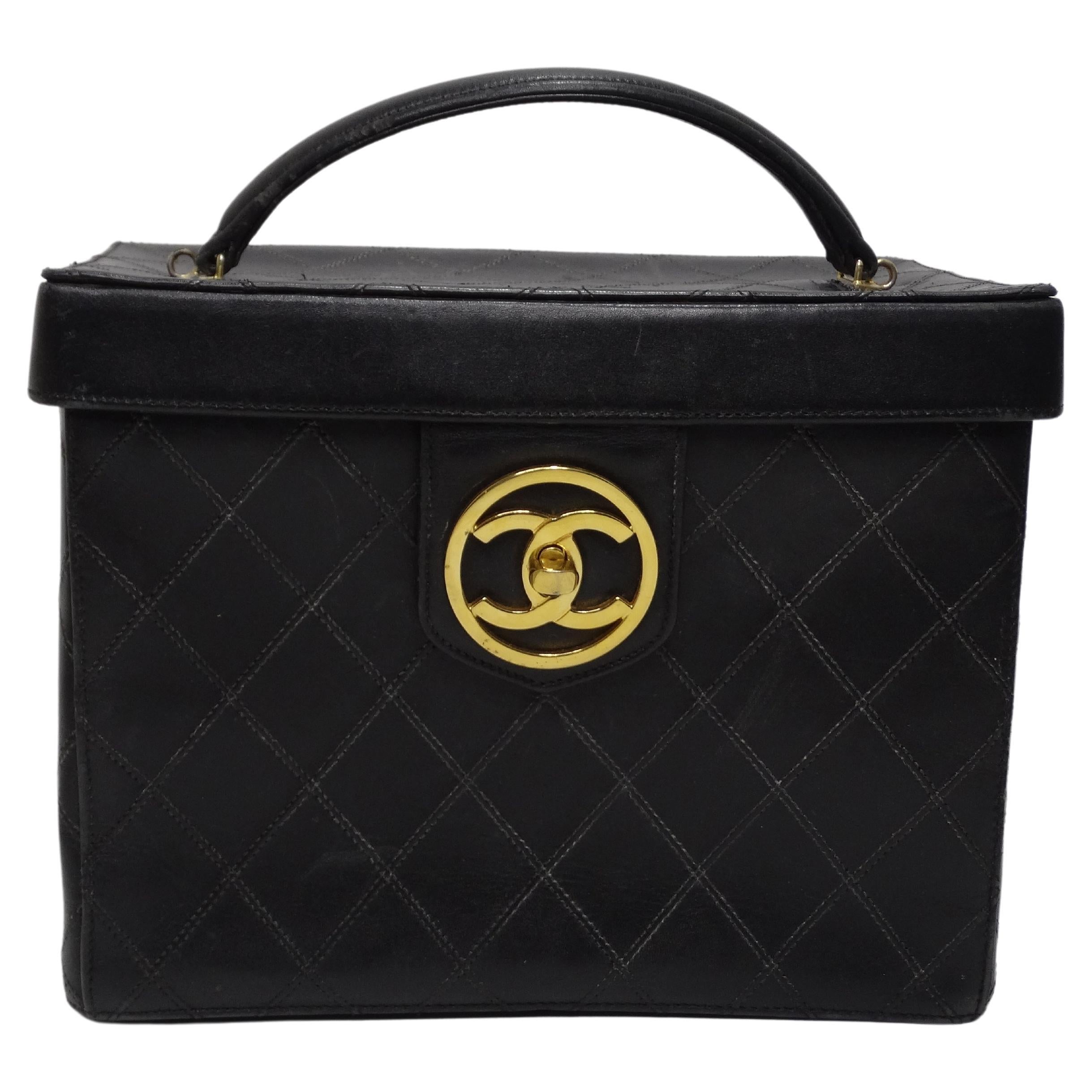 Simplicity and functionality meets Chanel! This is a vintage Chanel gem! Straight from the 1990's; this durable and easy-to-clean makeup case is ready for another life. The functionality of this piece is endless it is a cosmetic bag that also