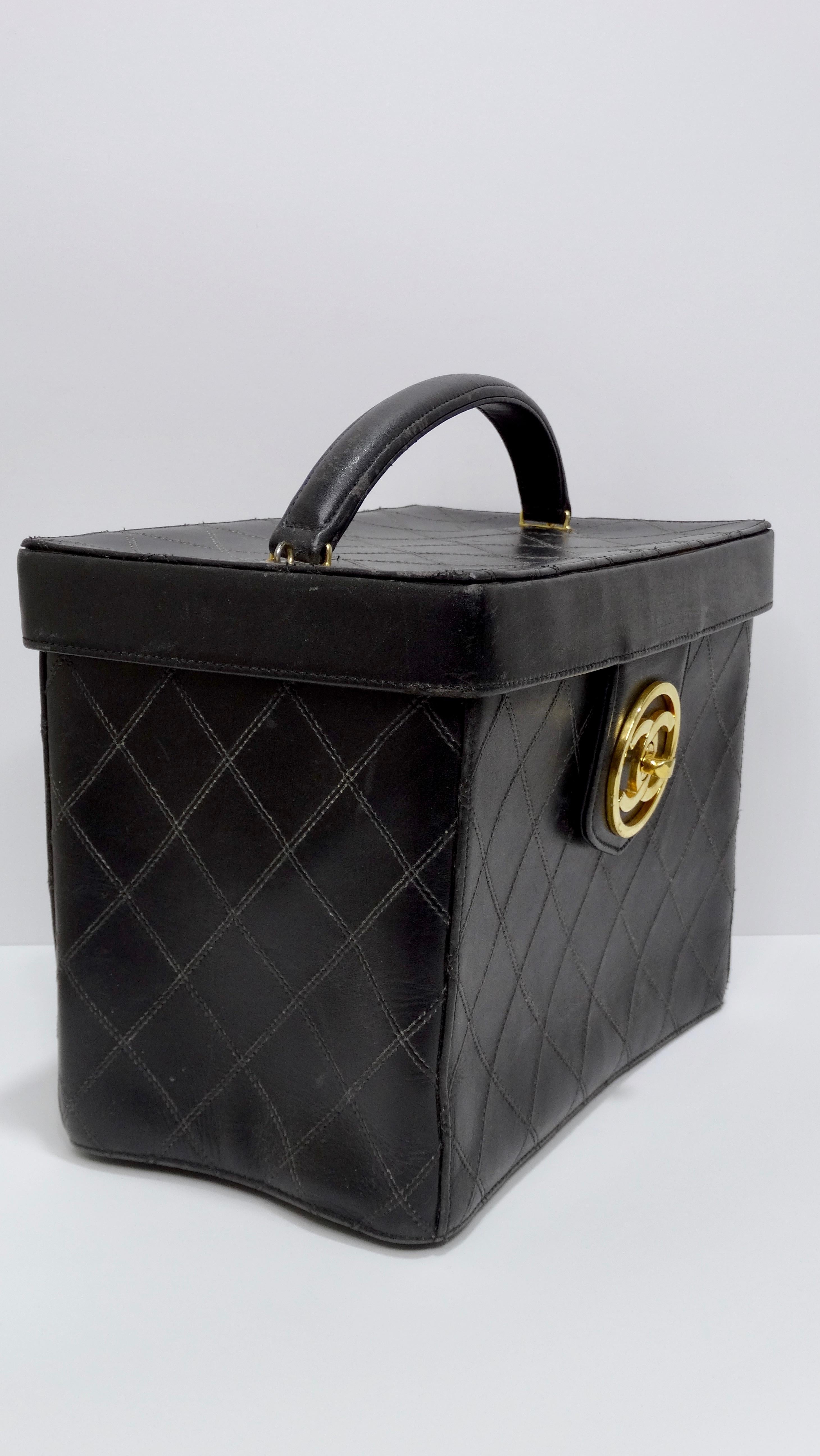 Chanel Vintage Quilted Leather Vanity Case  In Good Condition For Sale In Scottsdale, AZ