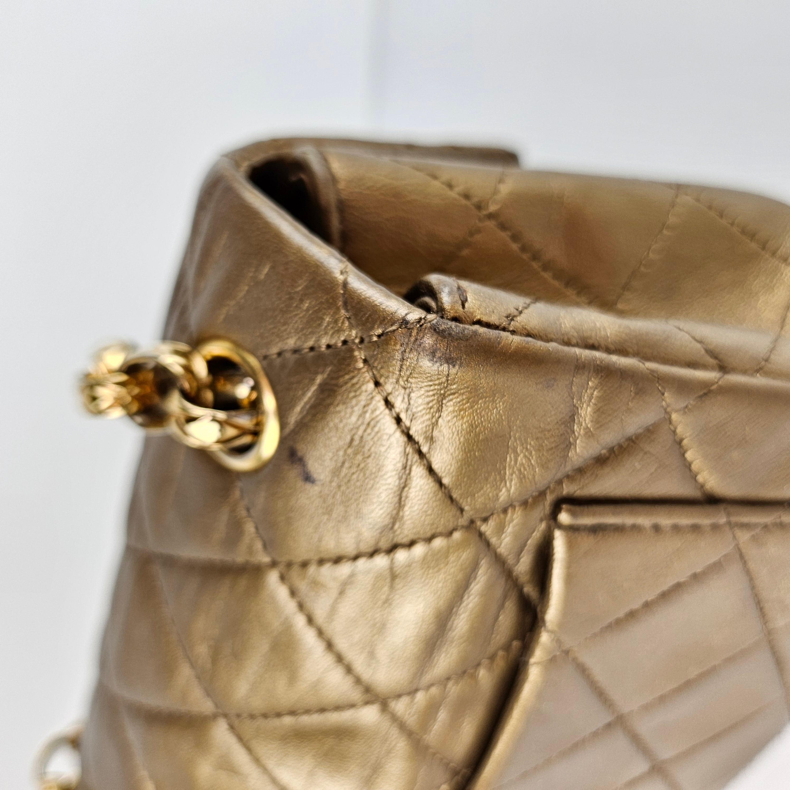 Chanel - Mini sac à rabat Bijoux en cuir doré métallisé matelassé 3