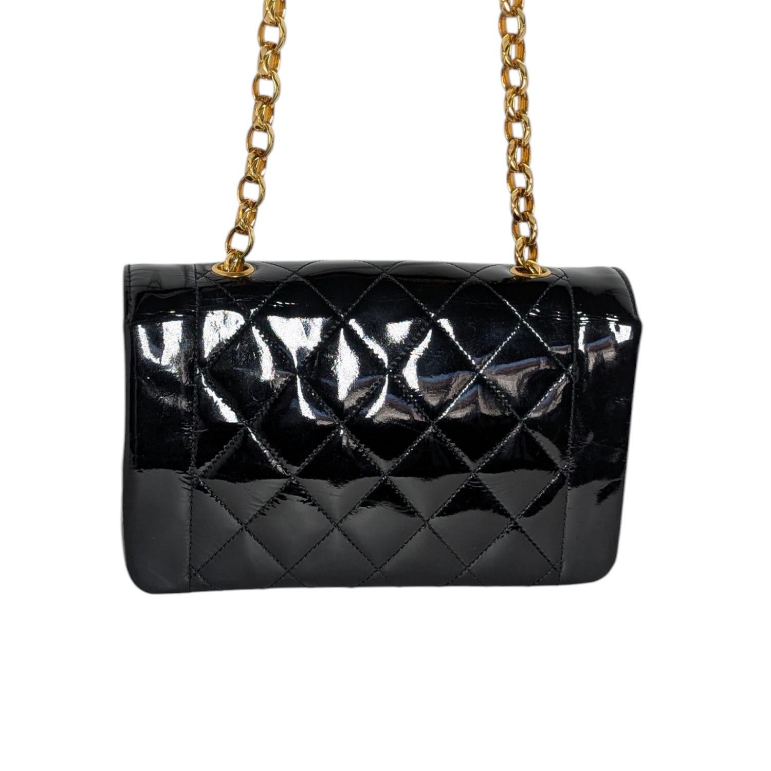 De las mujeres Chanel Vintage Acolchado Charol Piel de Becerro Mini Diana Bijoux Flap en venta