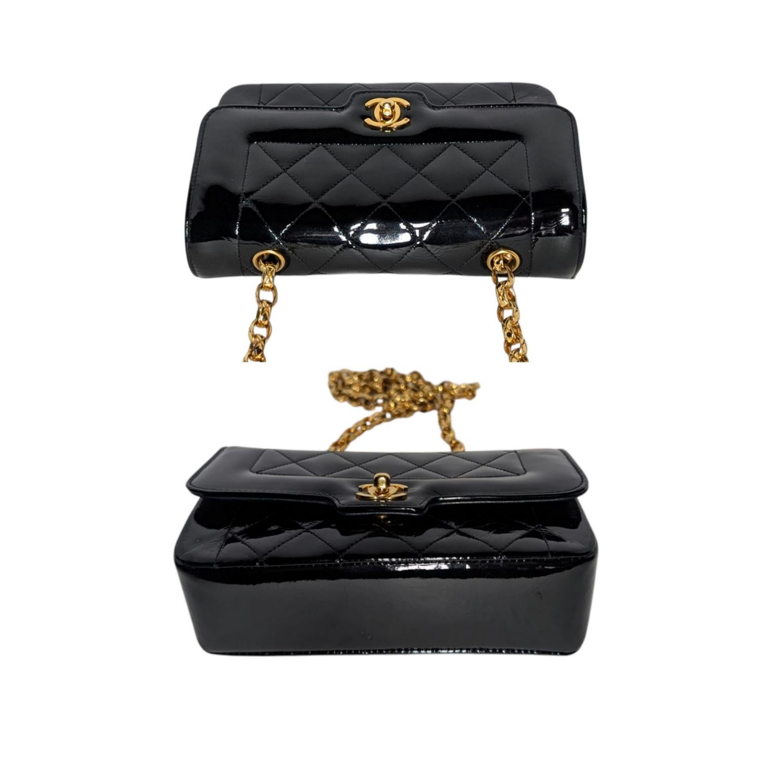 Chanel Vintage Acolchado Charol Piel de Becerro Mini Diana Bijoux Flap en venta 2