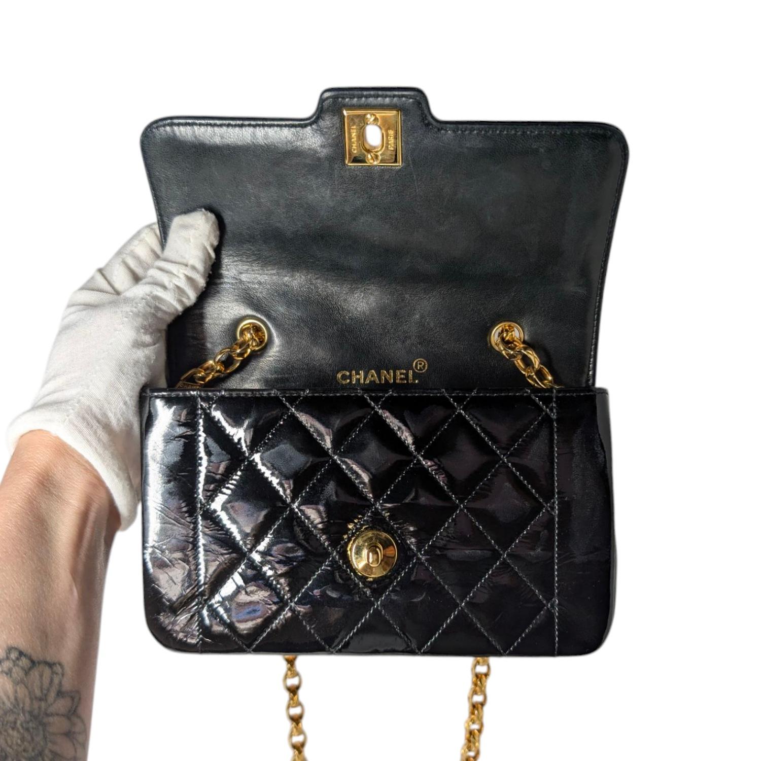 Chanel Vintage Acolchado Charol Piel de Becerro Mini Diana Bijoux Flap en venta 3
