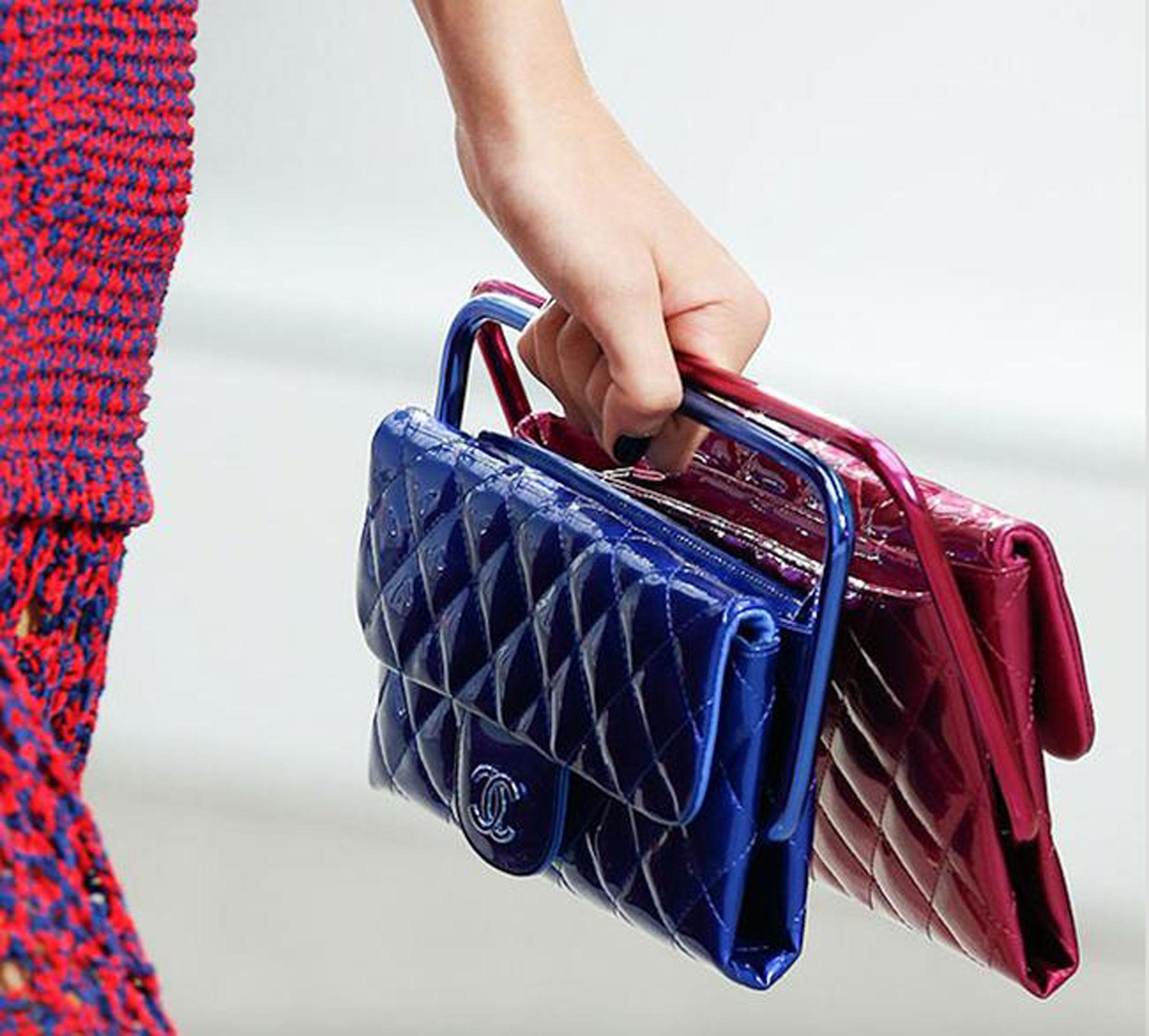 Chanel Vintage Quilted Retractable Frame Clutch Electric Blue Patent Leather Bag For Sale 11
