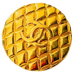 Chanel Vintage Rare 1988 Iconic Matelassé Quilted Medallion Round Gold CC Brooch