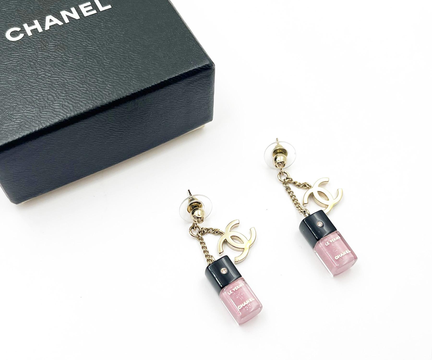Chanel Vintage Seltene Gold CC Rosa Nagel polierte Ohrringe mit durchbohrten Ohrringen (Kunsthandwerker*in)