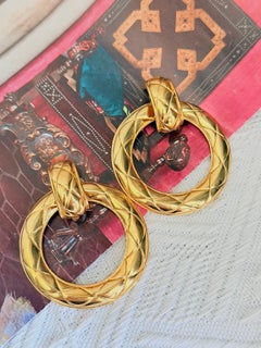 Chanel Vintage Rare Gold Iconic Matelassé Quilted Circle Hoop Versatile Earrings