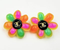 Chanel Vintage Rare Gold plattiert CC Neon Gummy Blume Clip auf Ohrringe