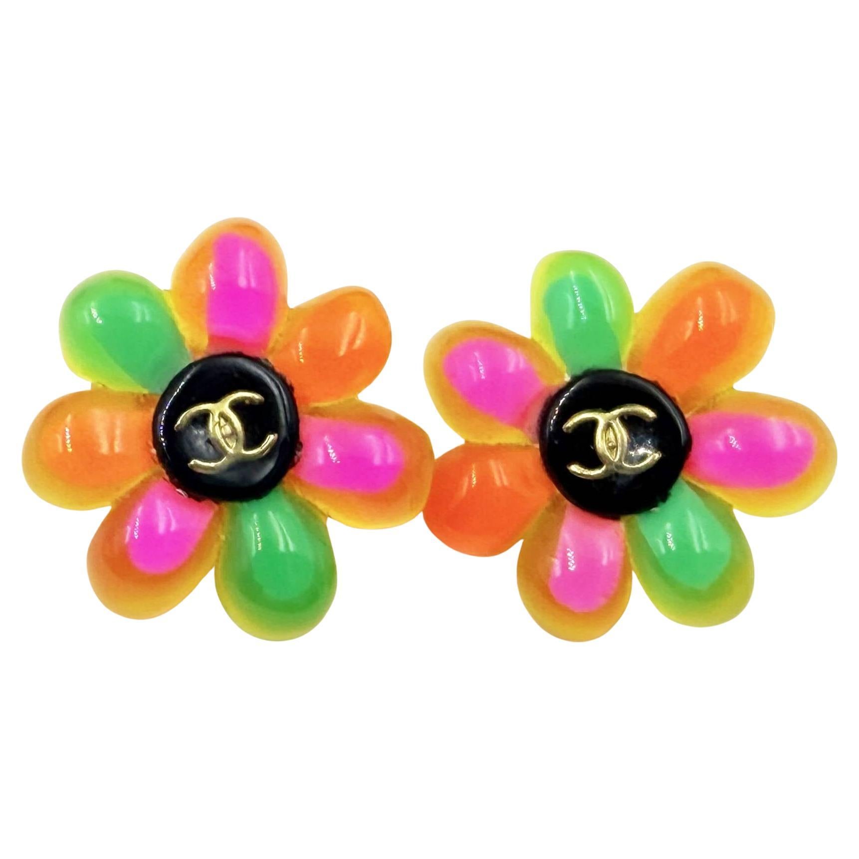 Orecchini a clip Chanel Vintage Rare Gold Plated CC Neon Gummy Flower