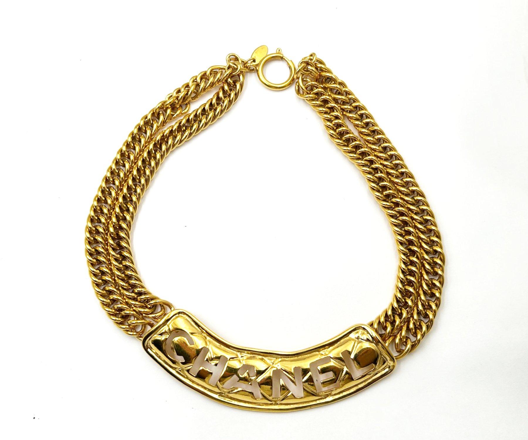 Chanel Vintage Rare Gold plattiert Chanel Bar Doppelkette Halskette

*Marke Chanel
*Hergestellt in Frankreich
*Kommt mit dem Originalkarton

-Er ist ungefähr 16