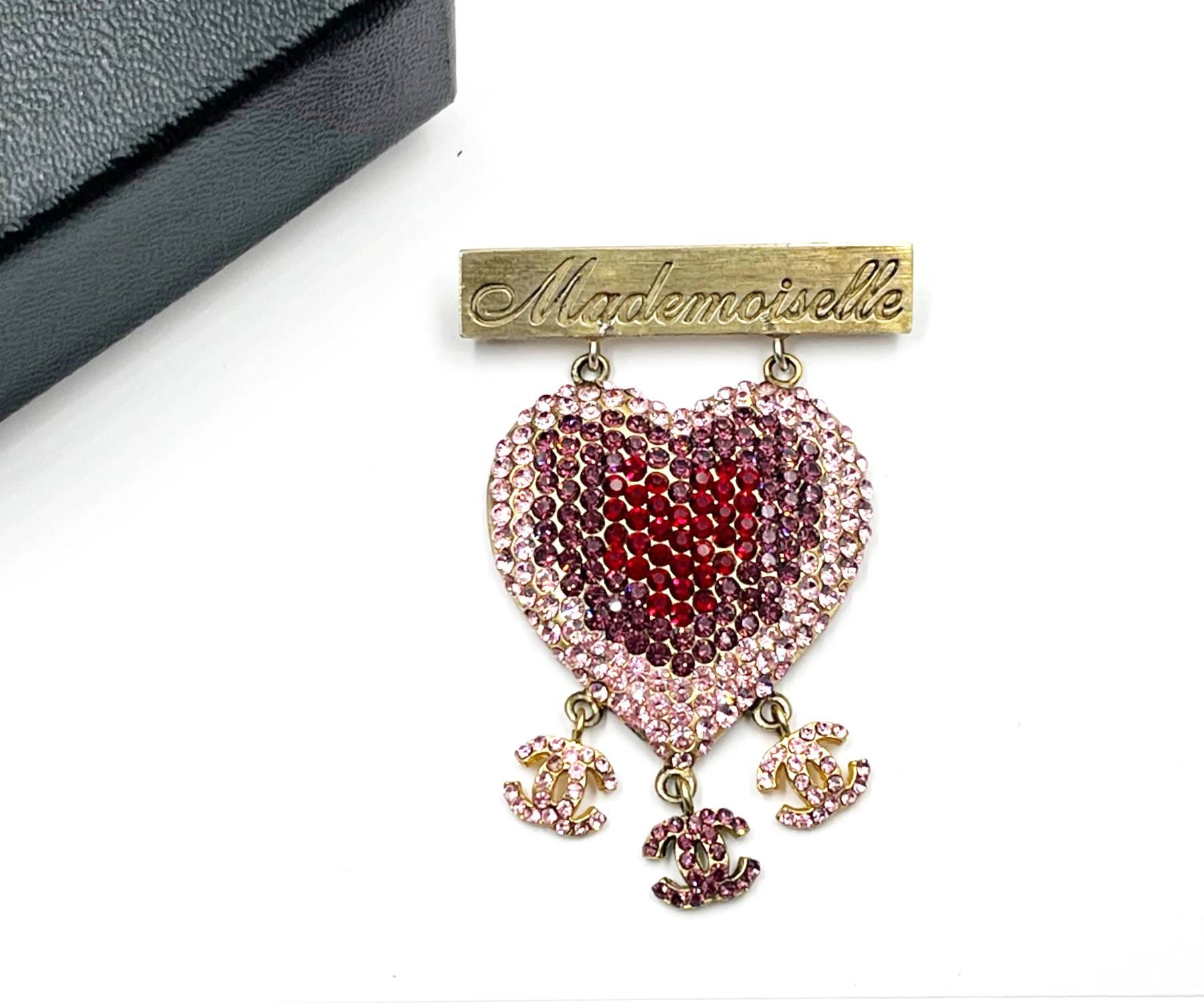 Chanel Vintage Rare Gold Plated Mademoiselle Pink Heart CC Brooch

*Marked 02
*Made in France
*Comes with the original box

-It is approximately 1.6