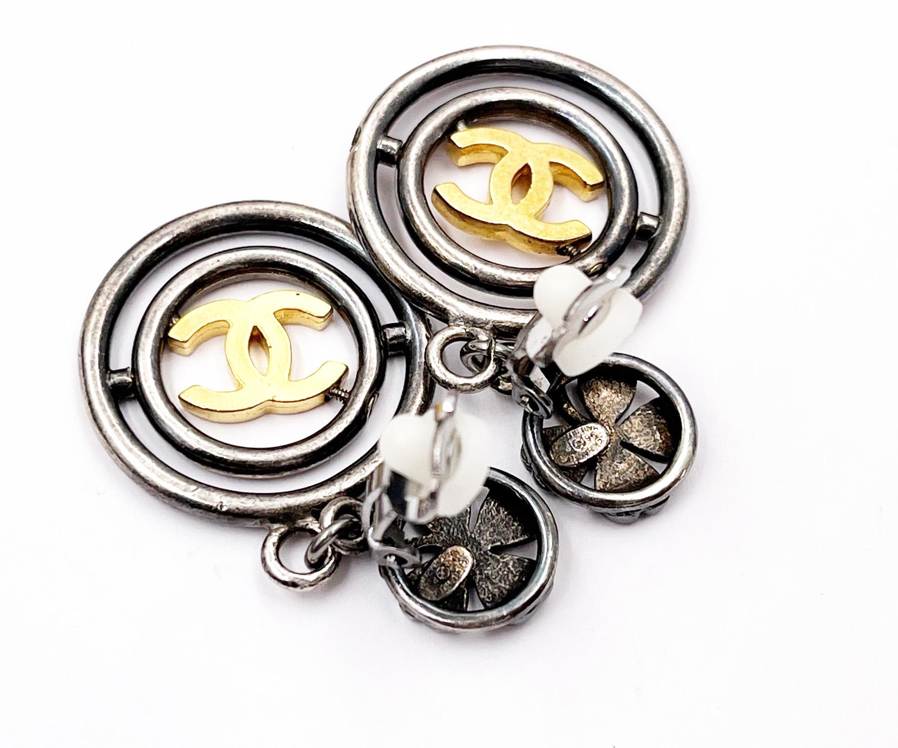 Artisan Chanel Vintage Rare Gunmetal Round Clove Gold Spinning CC Clip on Earrings