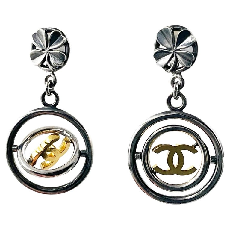 Chanel Vintage Rare Gunmetal Round Clove Gold Spinning CC Clip on Earrings  For Sale at 1stDibs