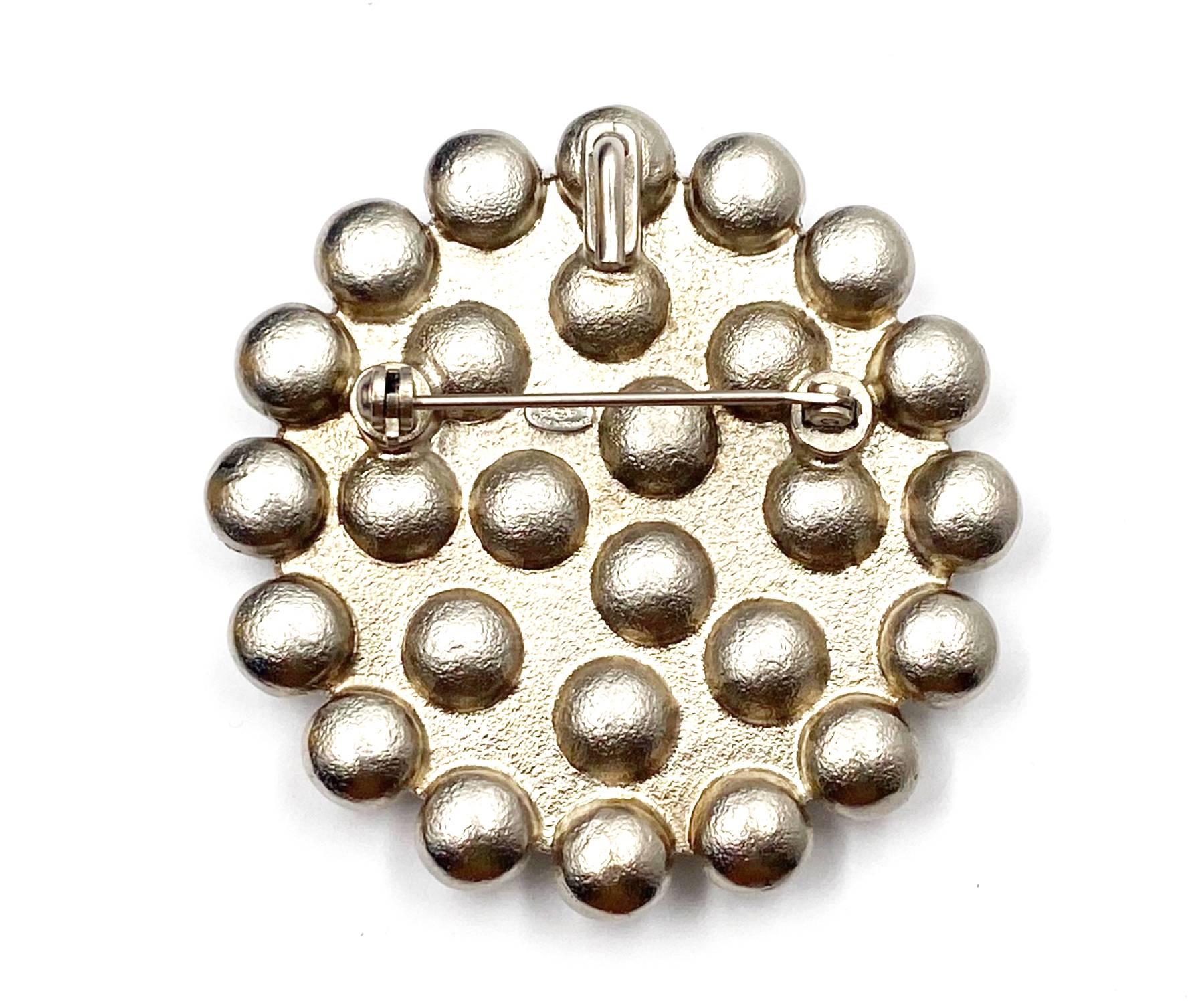 Chanel Vintage Rare Light Gold CC Faux Pearl Round Brooch In Good Condition For Sale In Pasadena, CA