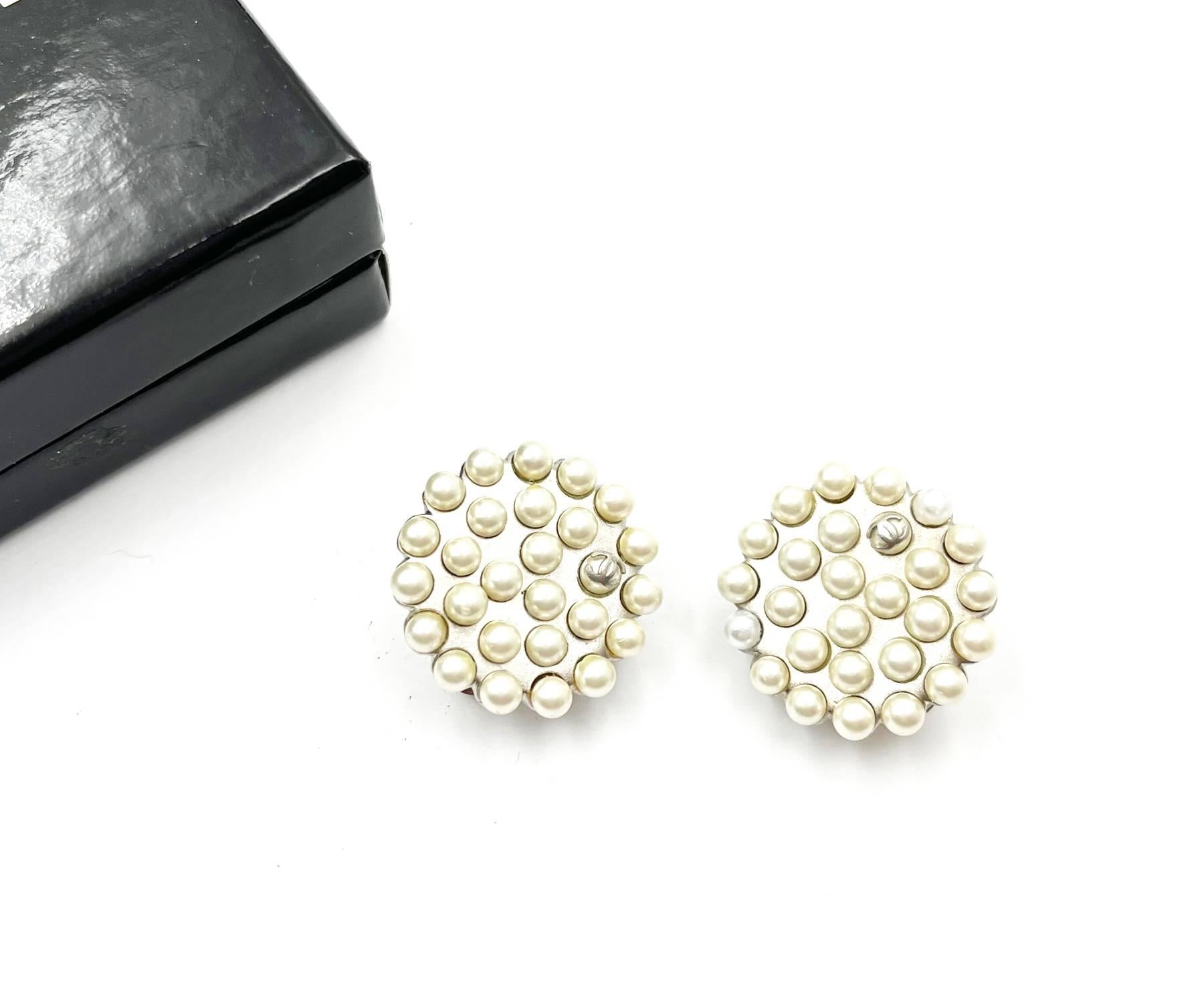 Artisan Chanel Vintage Rare Light Gold CC Faux Pearl Round Clip on Earrings For Sale
