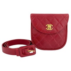 Sac ceinture Chanel vintage en cuir caviar rouge, sac rond Fanny Pack 64267