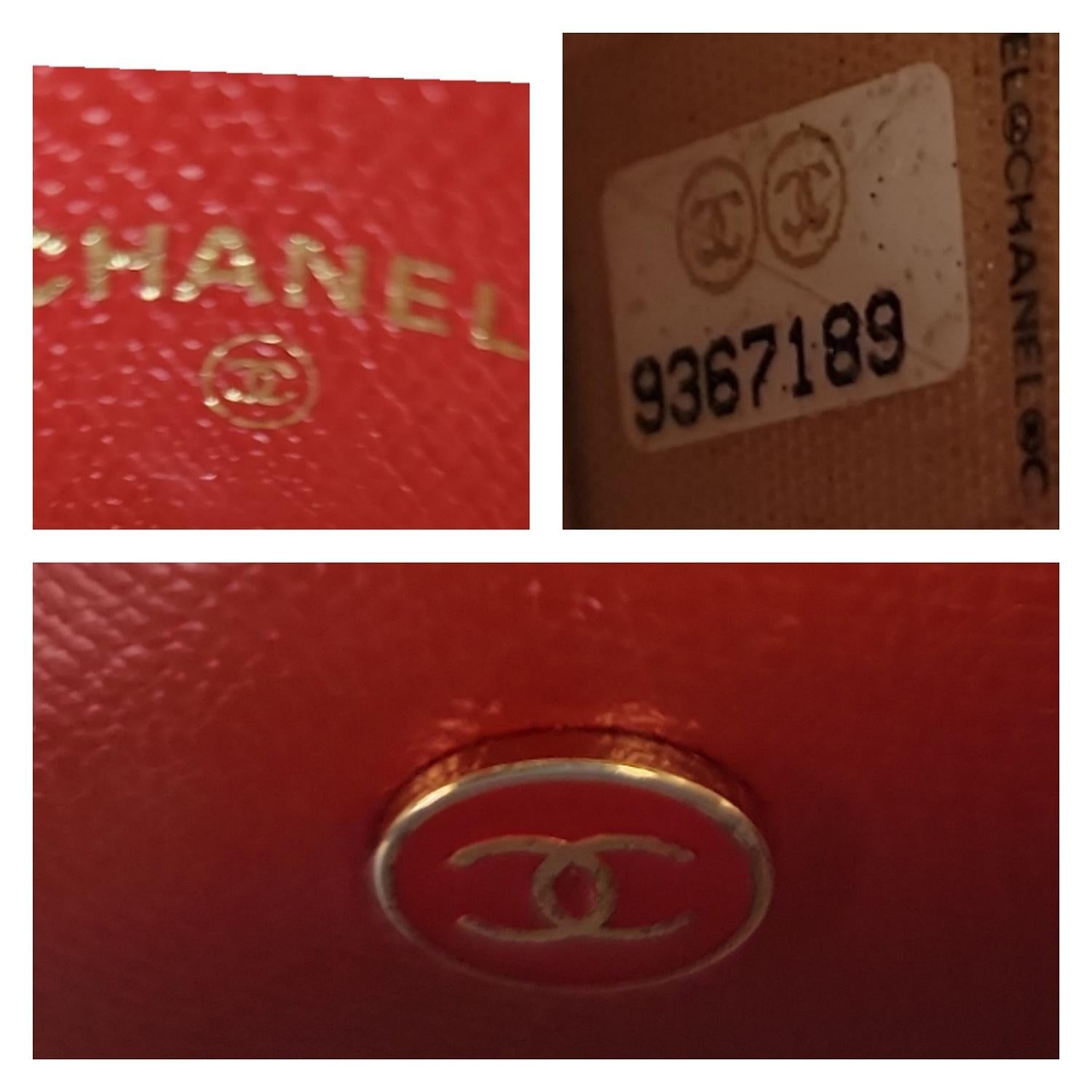 Chanel Vintage Rote Kaviar Coco-Kartentasche mit Knopfleiste in Rot im Angebot 4