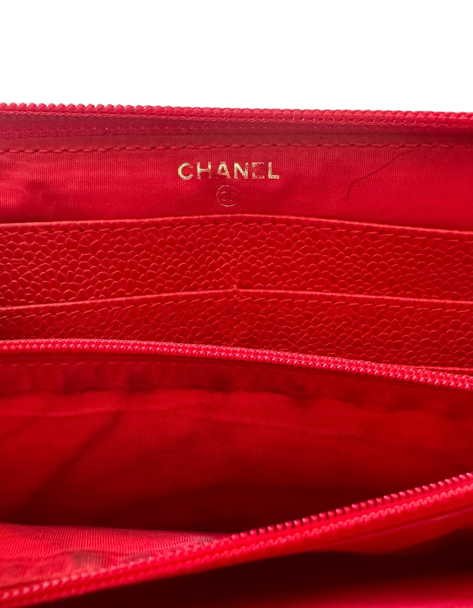 Chanel Vintage Red Caviar Leder Zip um große Timeless Brieftasche im Angebot 3
