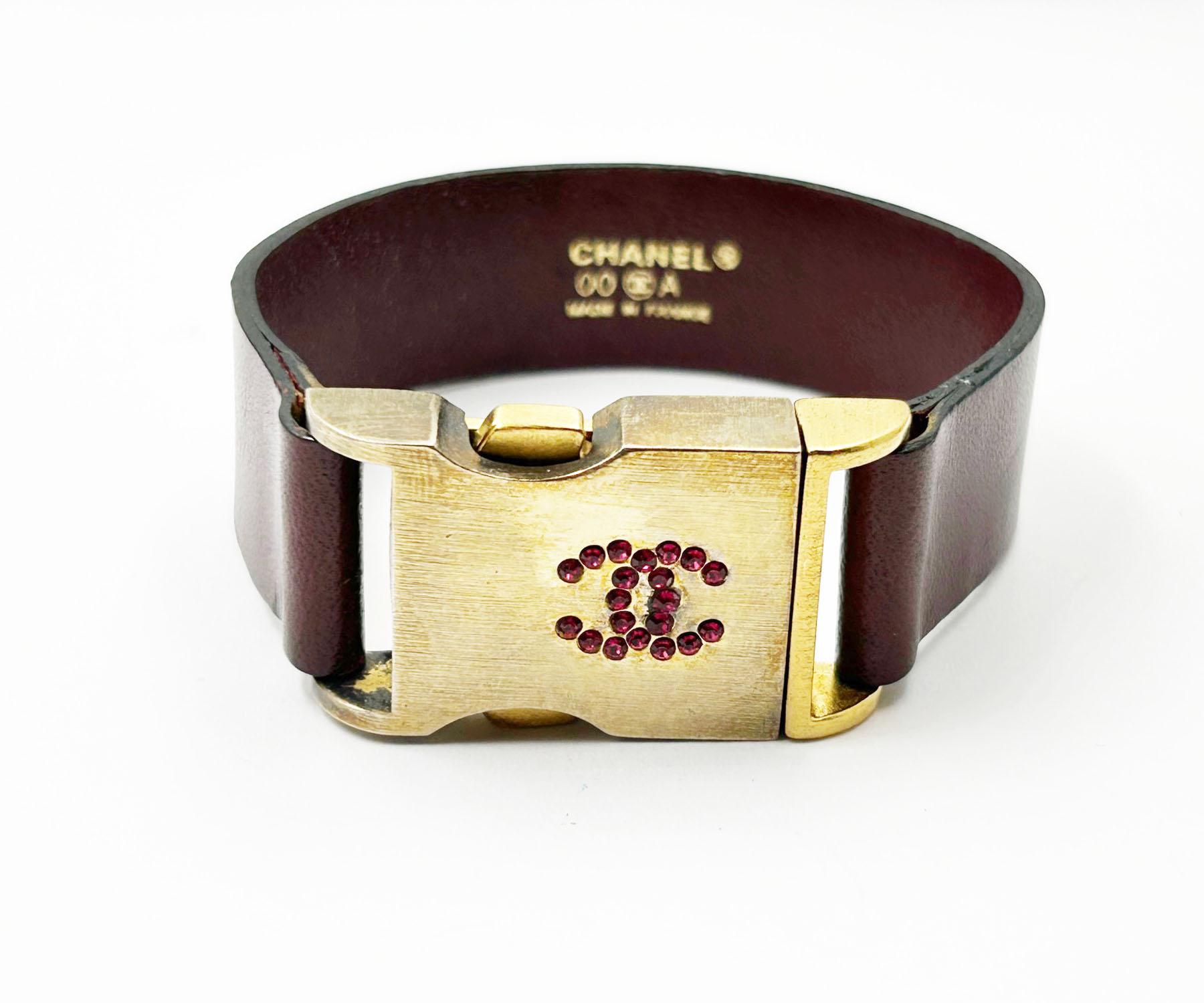 Chanel Vintage Red Crystal Gold Buckle Leather Belt Bracelet 

*Marked 00
*Made in France

-Cuff size is approximately 0.9