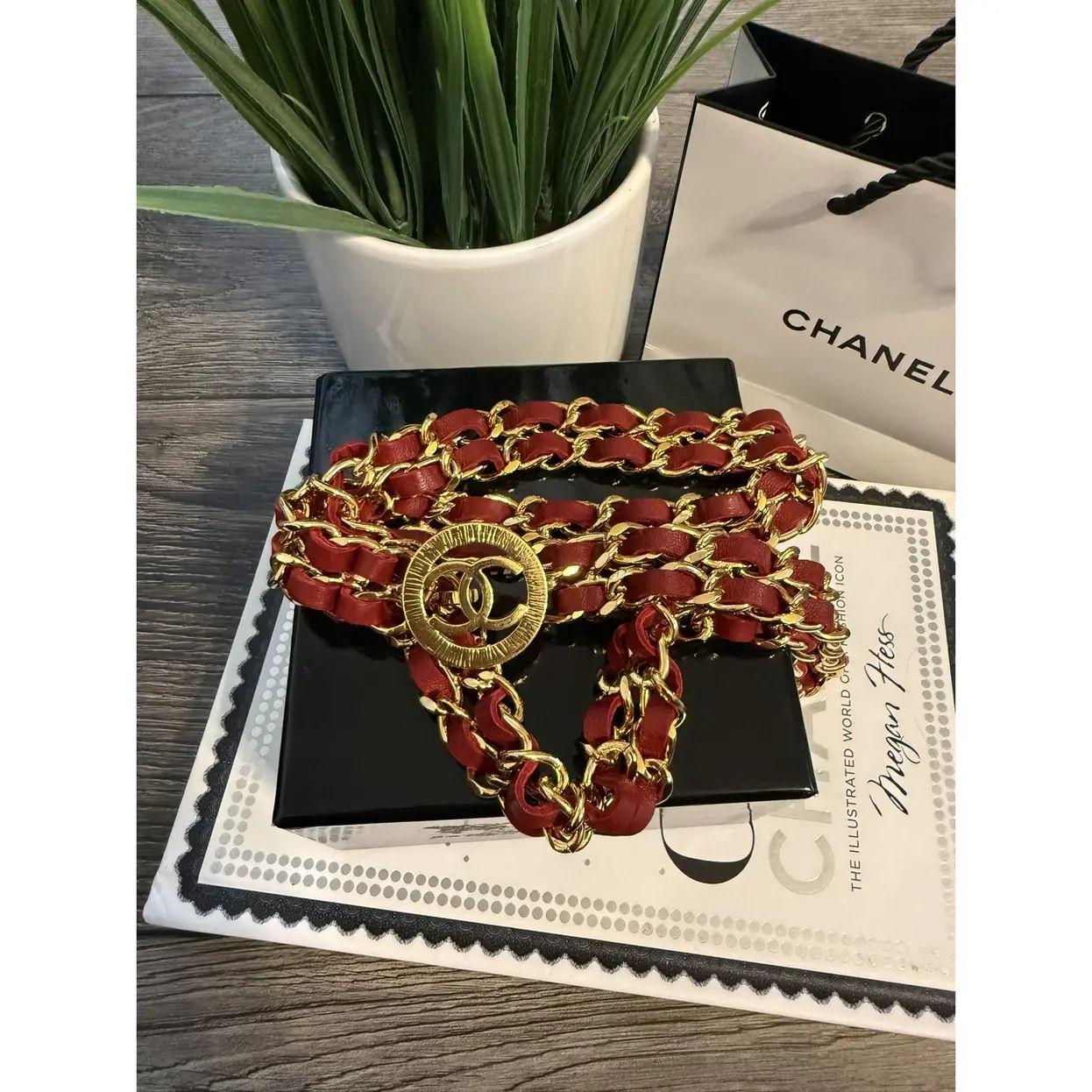 CHANEL Vintage Red Leather Gold Chain Link CC Logo Belt For Sale