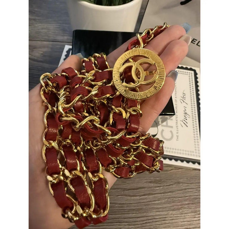 CHANEL Vintage Red Leather Gold Chain Link CC Logo Belt For  display picture 3