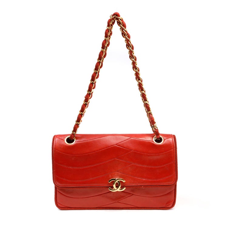 Chanel Vintage Red Leather Scallop Quilted Flap Bag For Sale at 1stDibs