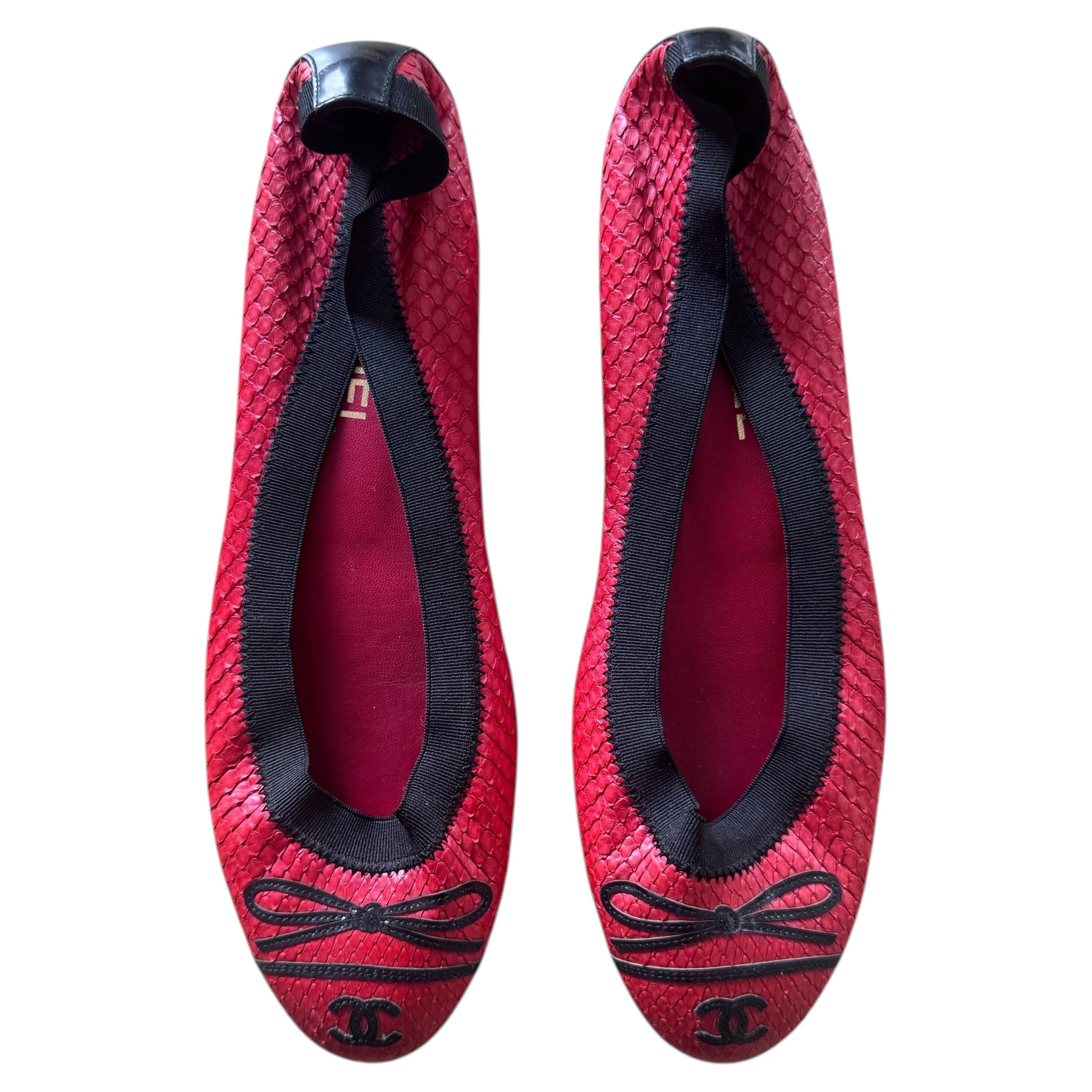 CHANEL Vintage rot Python l Ballett Wohnungen 39 , 5 Größe im Angebot