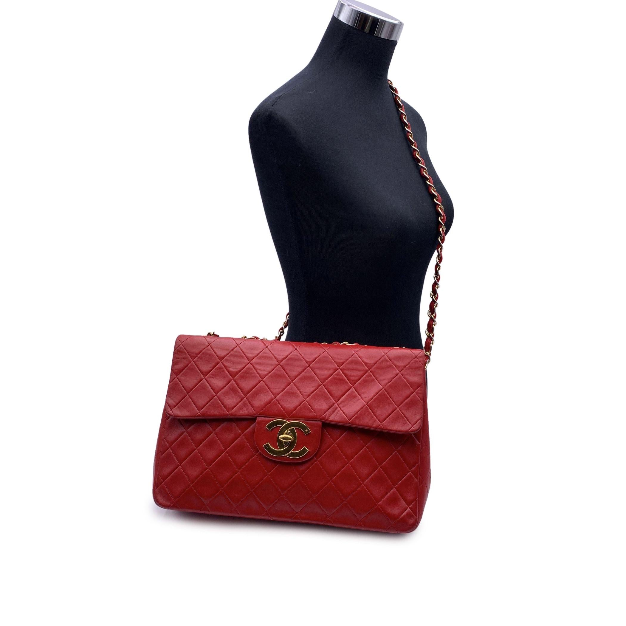 Chanel Vintage Red Quilted Jumbo Classic Flap 2.55 Shoulder Bag In Good Condition In Rome, Rome