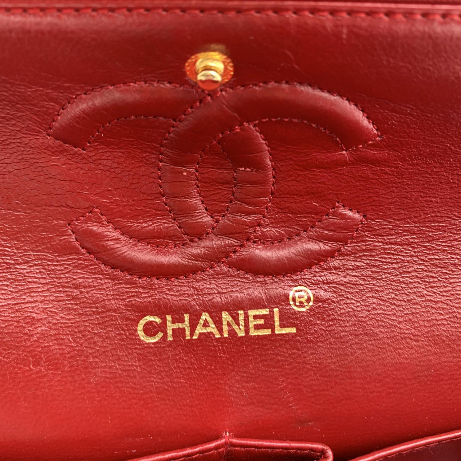 Chanel Vintage Rouge Matelassé Timeless Classic Petit Sac 2.55 23 cm en vente 8