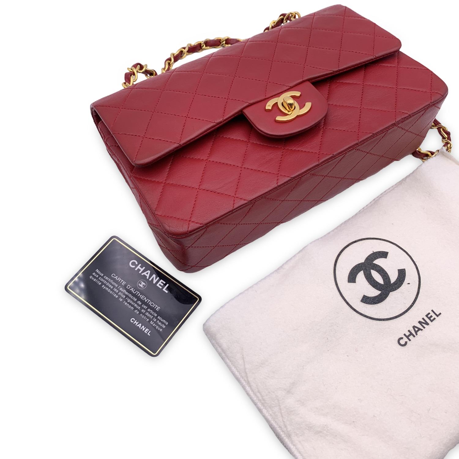 Chanel Vintage Red Quilted Timeless Classic Small 2.55 Bag 23 cm For Sale 1