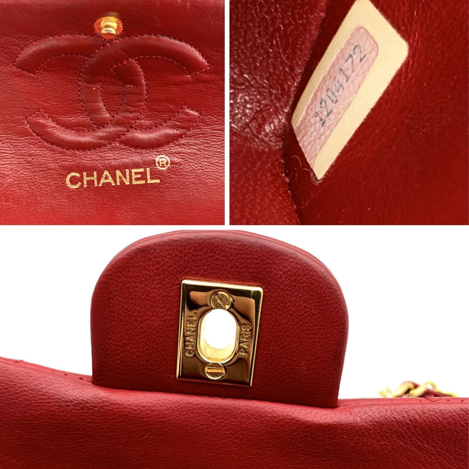 Chanel Vintage Rouge Matelassé Timeless Classic Petit Sac 2.55 23 cm Pour femmes en vente