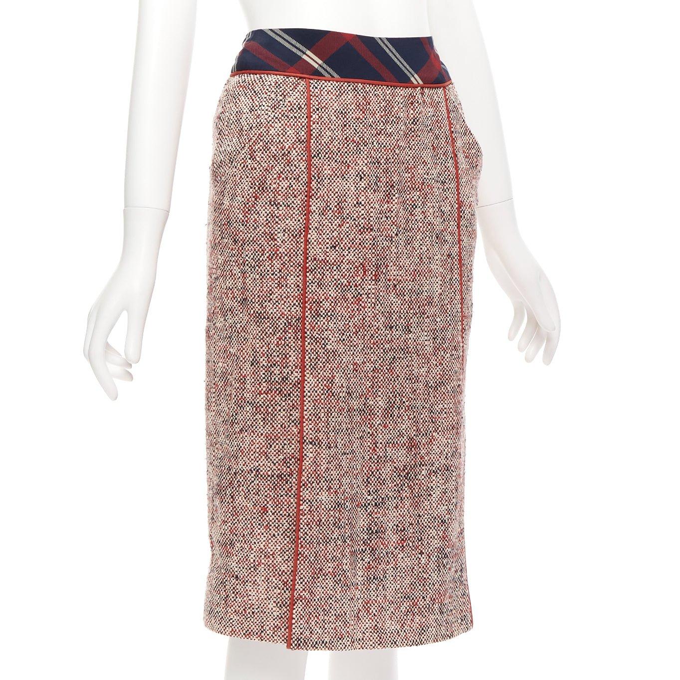 CHANEL Vintage red speckled boucle navy tartan pencil skirt FR34 XS
Reference: CNLE/A00260
Brand: Chanel
Designer: Karl Lagerfeld
Material: Feels like wool
Color: Red, Multicolour
Pattern: Tweed
Closure: Zip
Lining: Red Fabric
Extra Details: Back