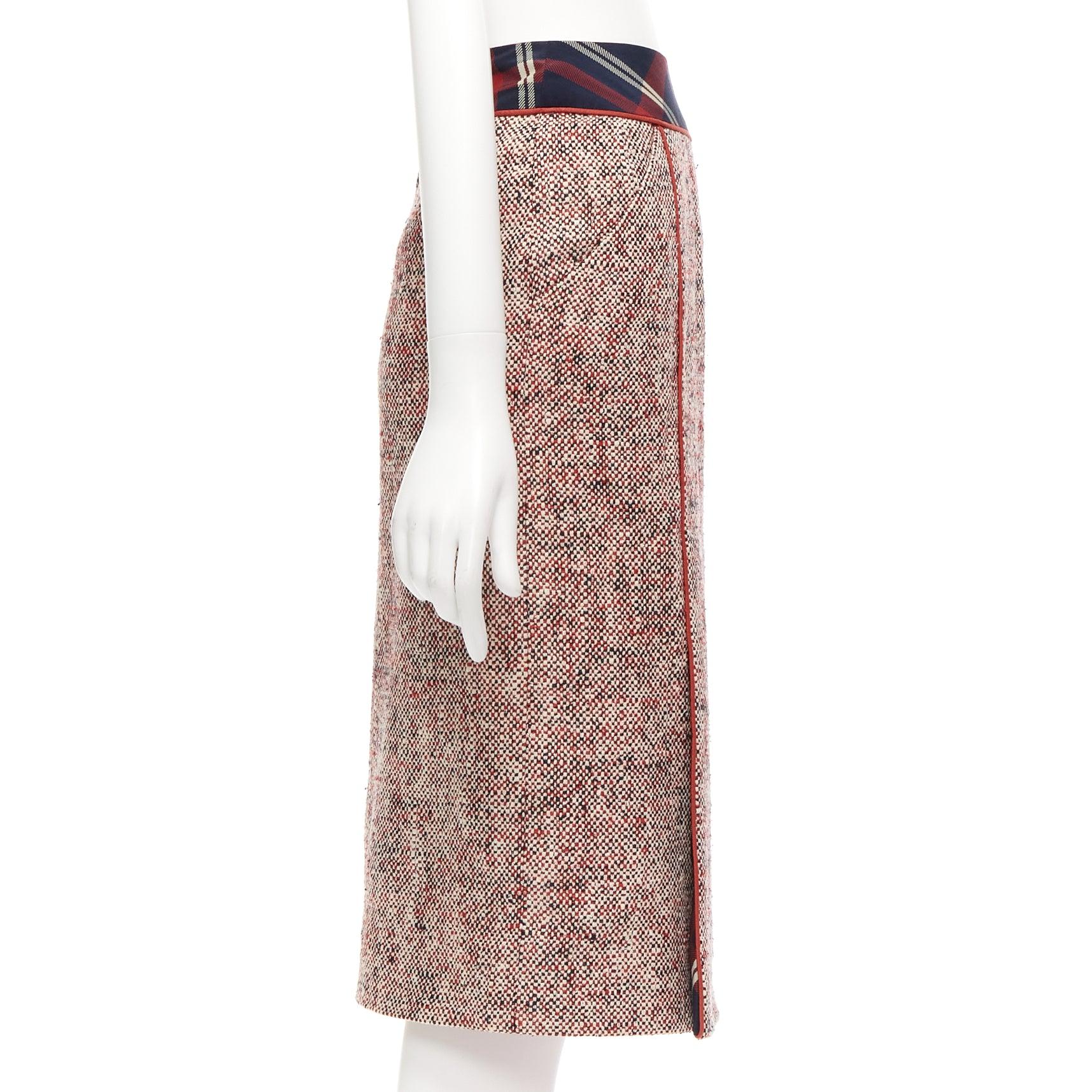 CHANEL Vintage red speckled boucle navy tartan pencil skirt FR34 XS In Excellent Condition For Sale In Hong Kong, NT