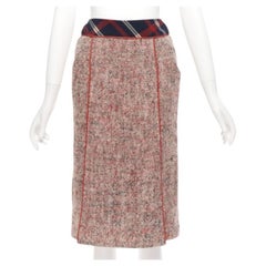 Chanel Gonna a tubino vintage in bouclè maculato rosso e tartan navy FR34 XS