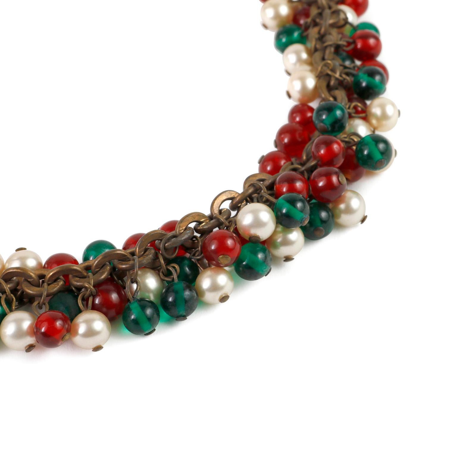 Chanel Vintage Gripoix Choker in Rot, Weiß, Weiß und Grün im Zustand „Gut“ im Angebot in Palm Beach, FL