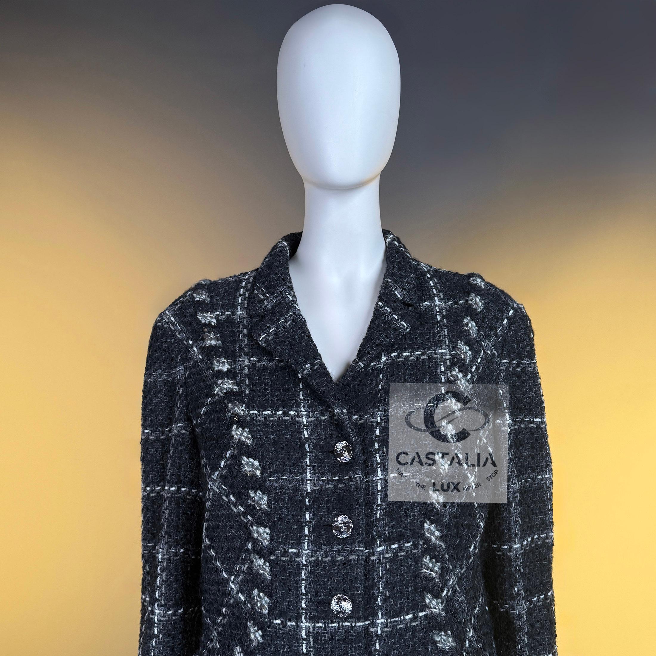 CHANEL Vintage Relic Veste en tweed noir 40 FR en vente 1