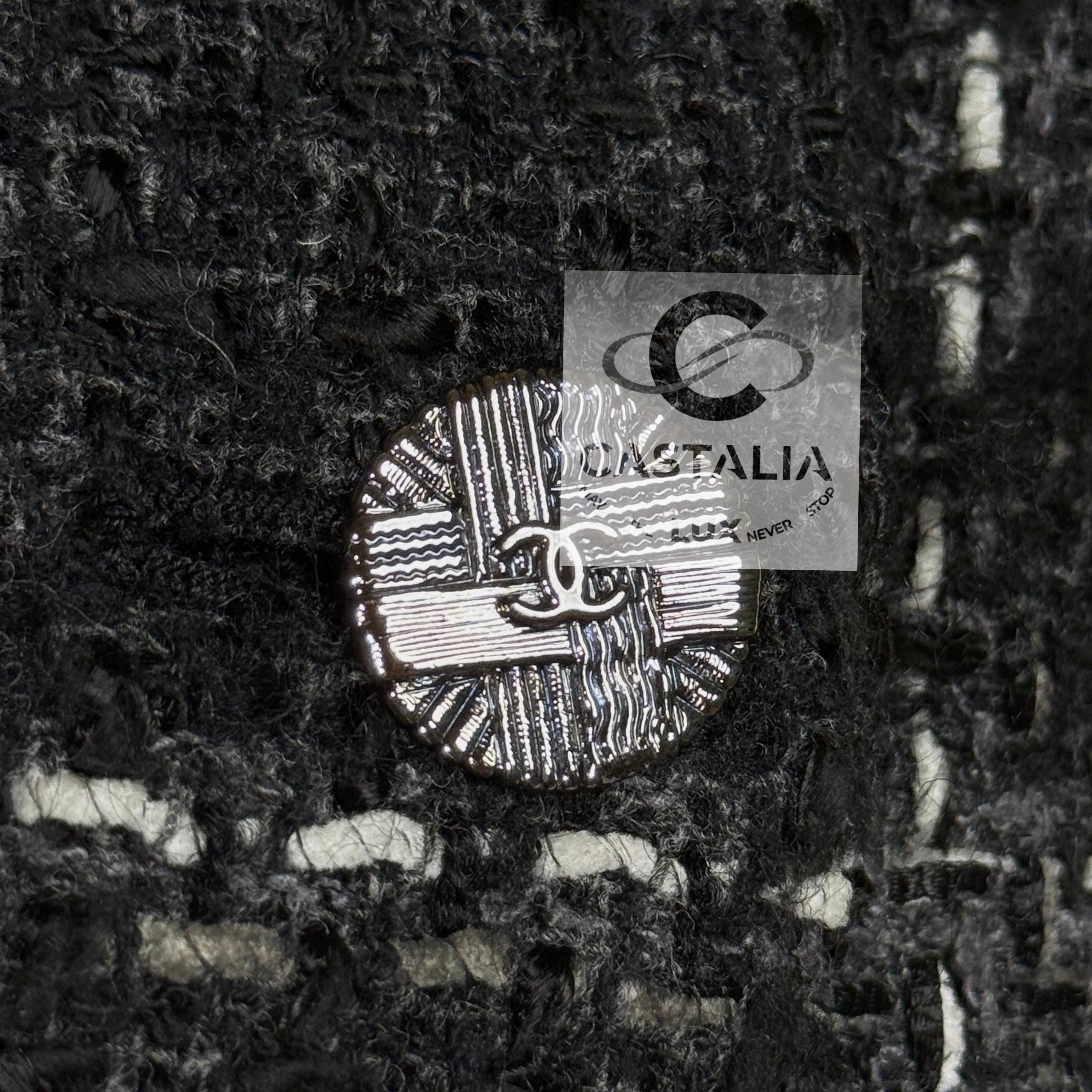 CHANEL Vintage Relic Veste en tweed noir 40 FR en vente 3