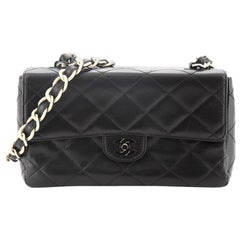 CHANEL-Vintage 94P Matelassé CC Logo Spring 1994 Clip On - Resin