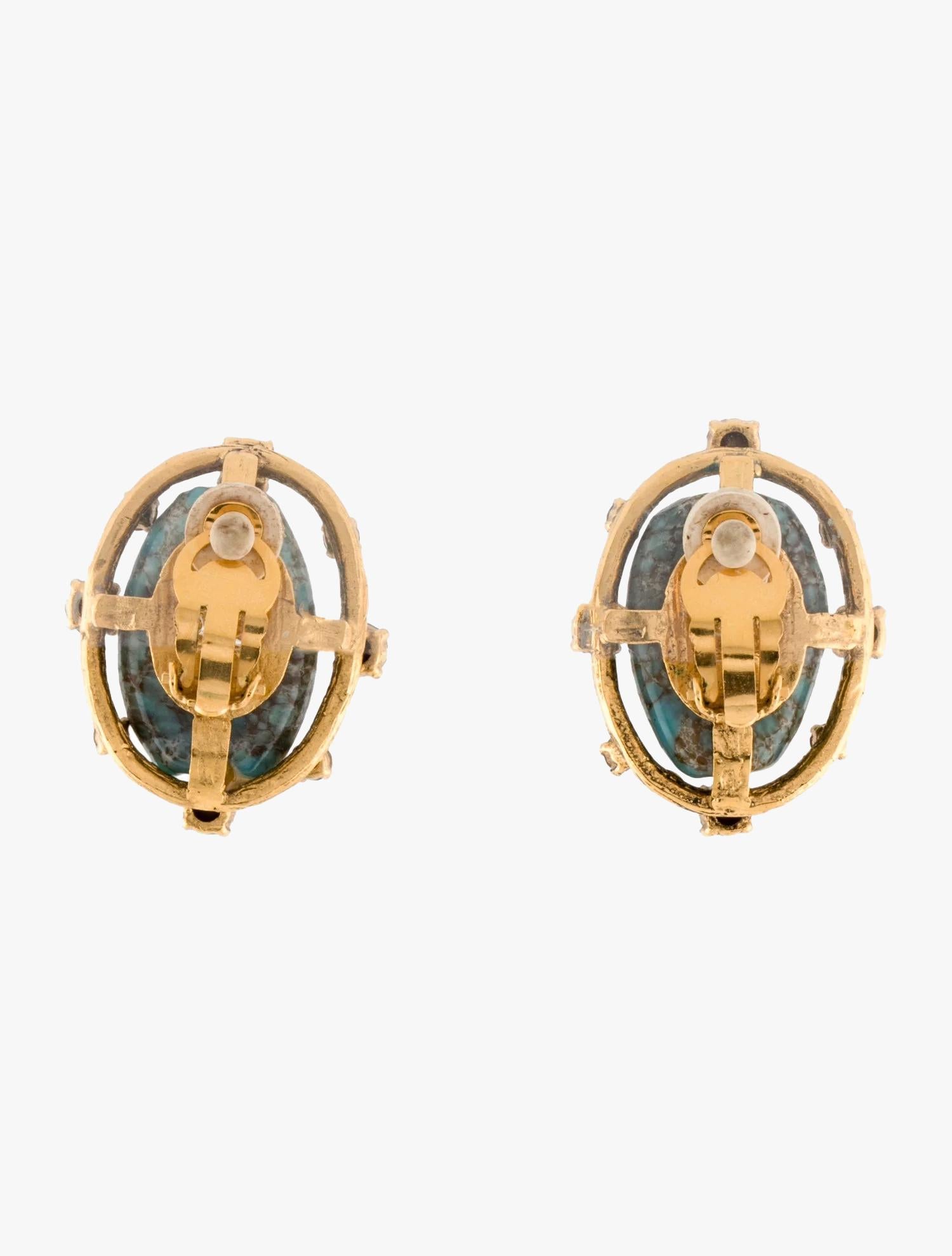 Women's or Men's Chanel vintage resin & strass clip-on earrings For Sale