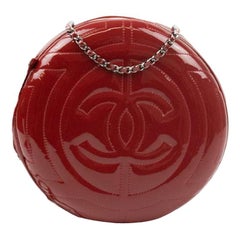 CHANEL, Vintage Rond en cuir verni rouge
