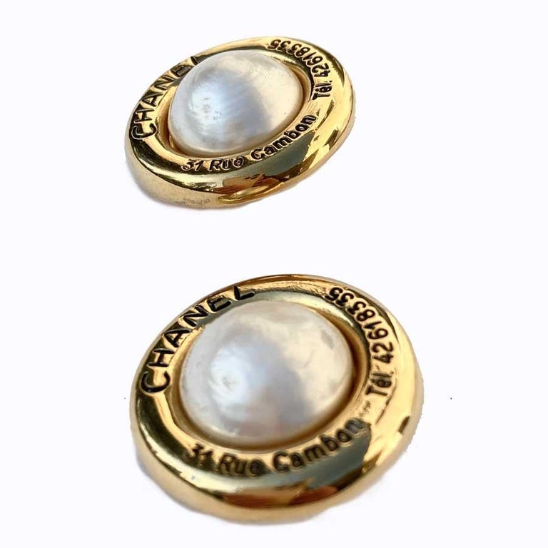 Vintage Chanel Pearl Round Clip-On Earrings – Timeless Vintage Company