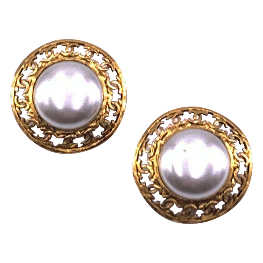 CHANEL Vintage Round Clip-On Earrings