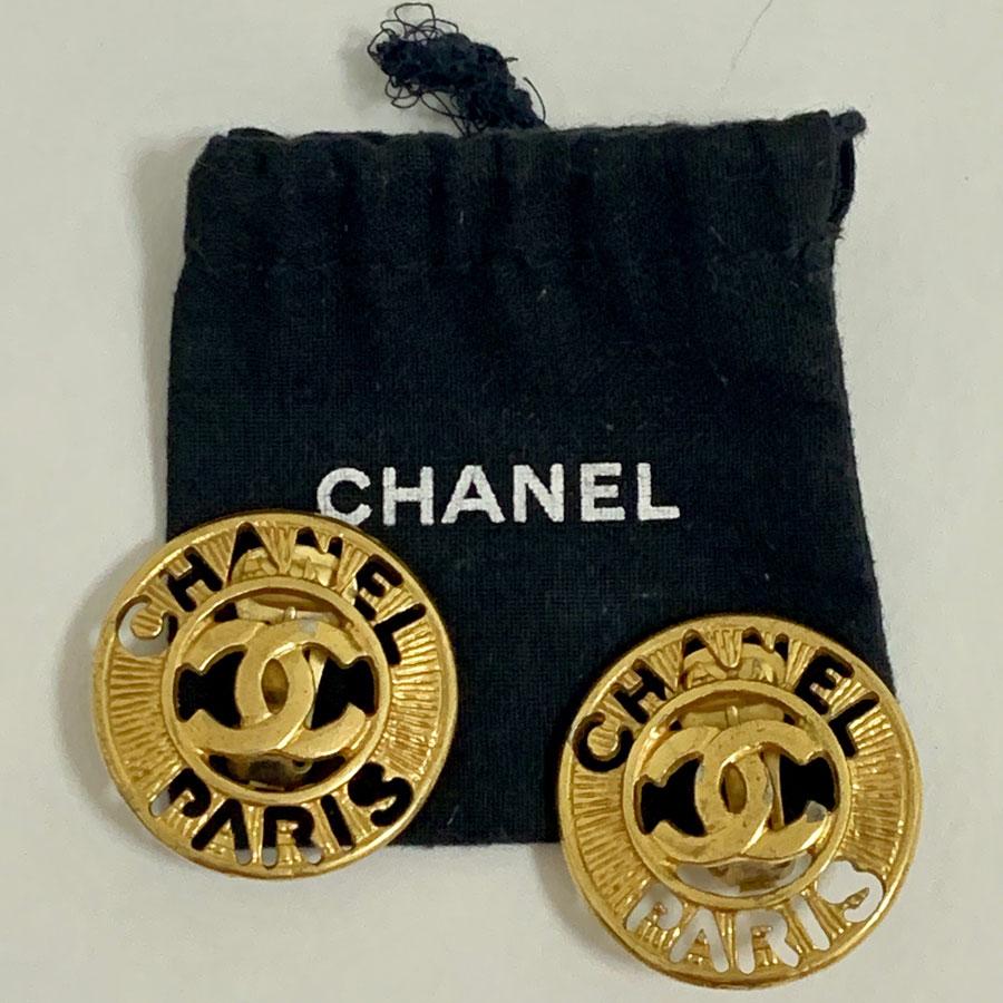 CHANEL Vintage Round Clip-on Earrings In Gilt Metal 4