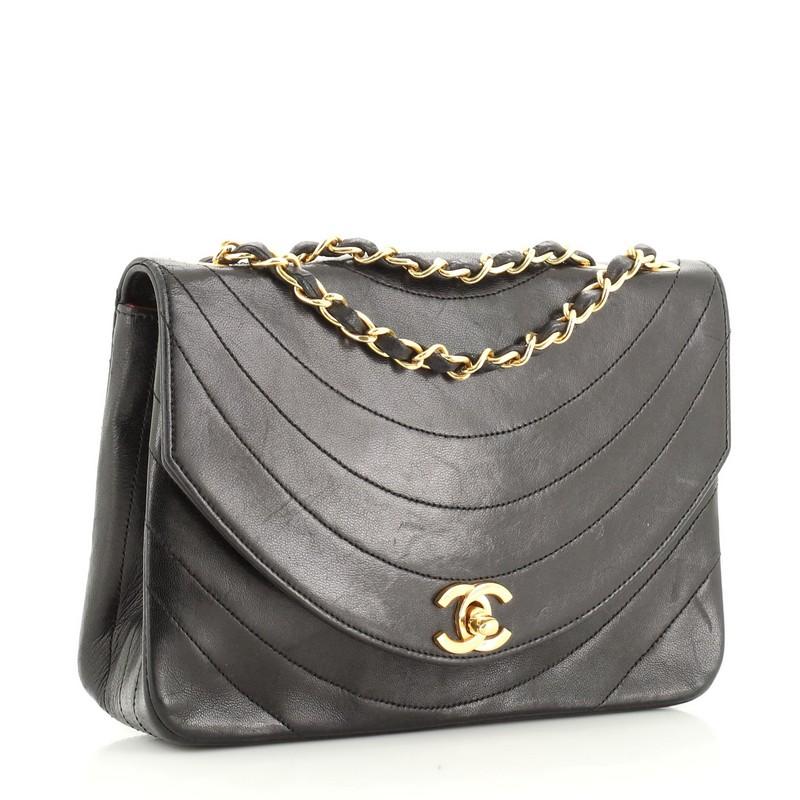 Condition: Good. Moderate wear, creasing, scuffs and indentations on exterior, wear on strap. Heavy scuffs and creasing underneath flap, minor wear in interior, scratches on hardware. 
Accessories: No Accessories 
Measurements: Handle Drop 9