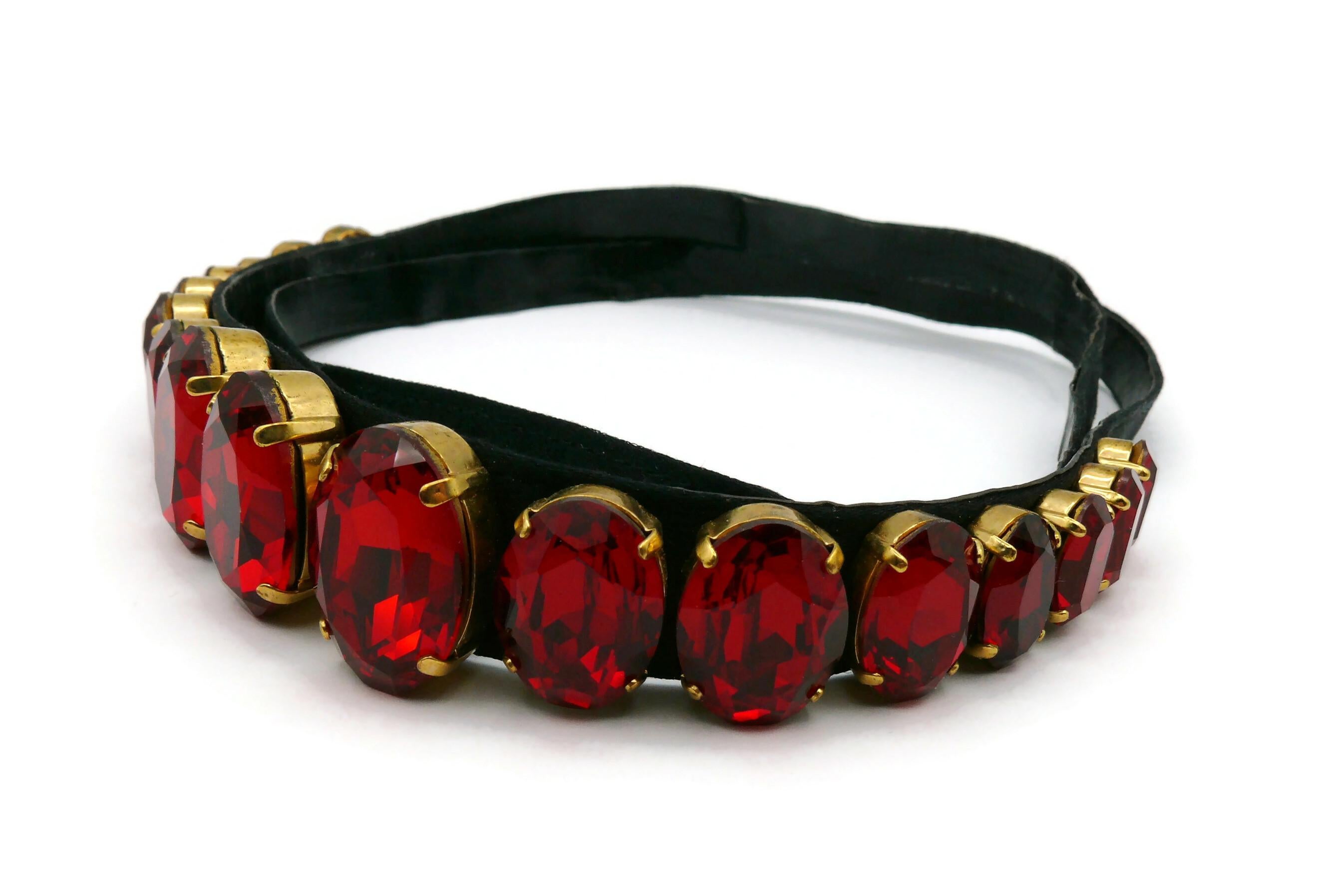 CHANEL Vintage Ruby Crystal Collar Necklace In Fair Condition For Sale In Nice, FR
