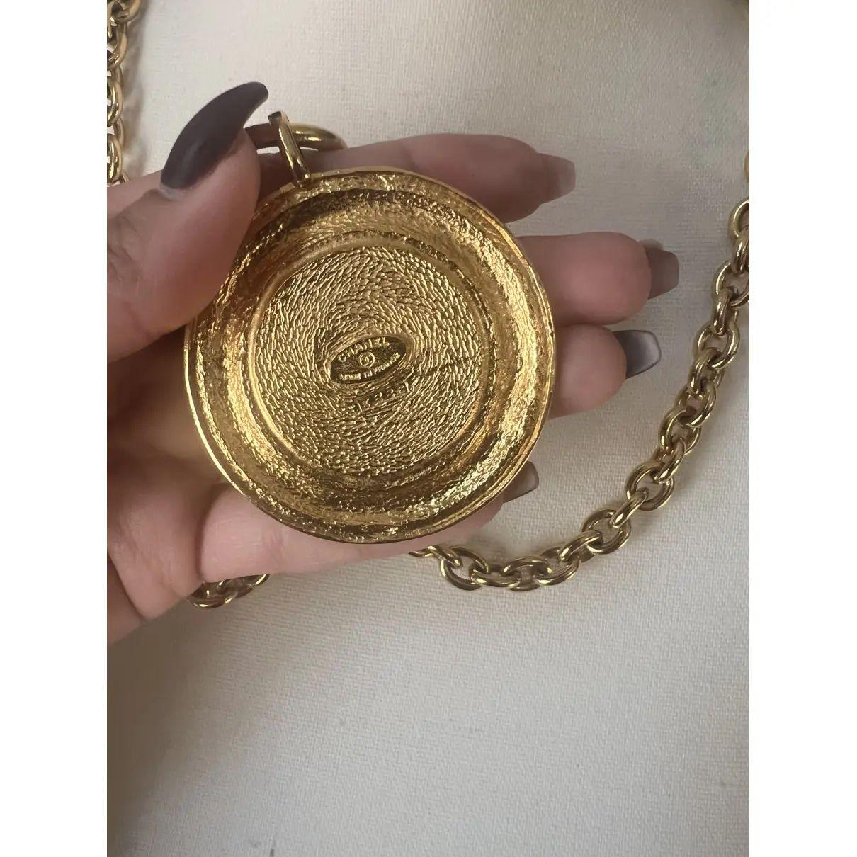 CHANEL Vintage Rue Cambon Large Médaillon Or Pendentif Collier en vente 1
