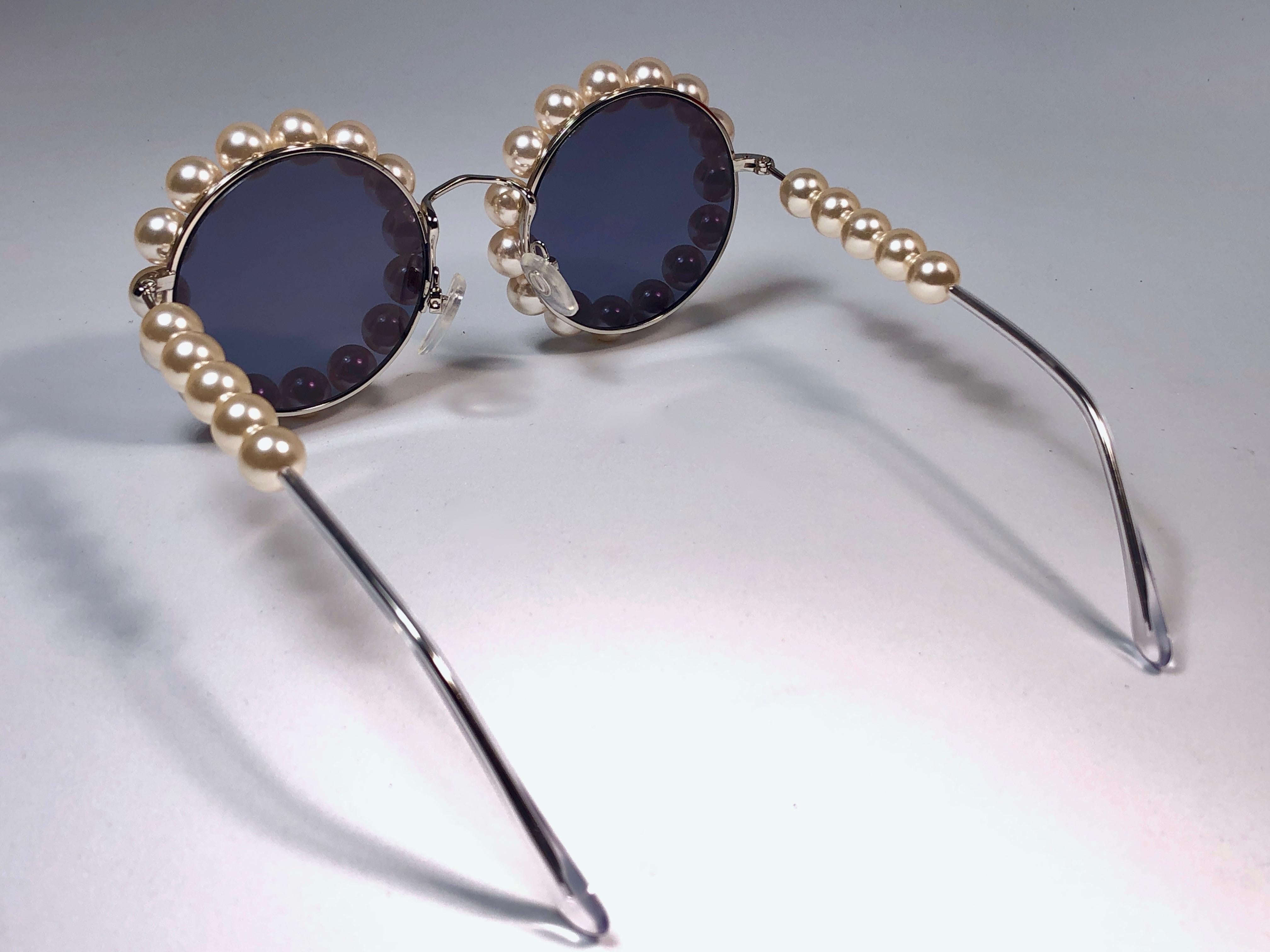 Chanel Vintage Runway Pearls Spring Summer 1994 Sunglasses Made In Italy 3