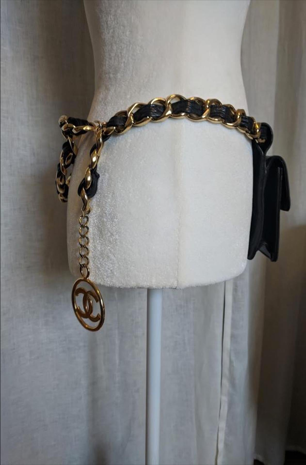 Chanel 1994 Vintage Runway Waist Fanny Pack Belt Bag  Bon état - En vente à Miami, FL