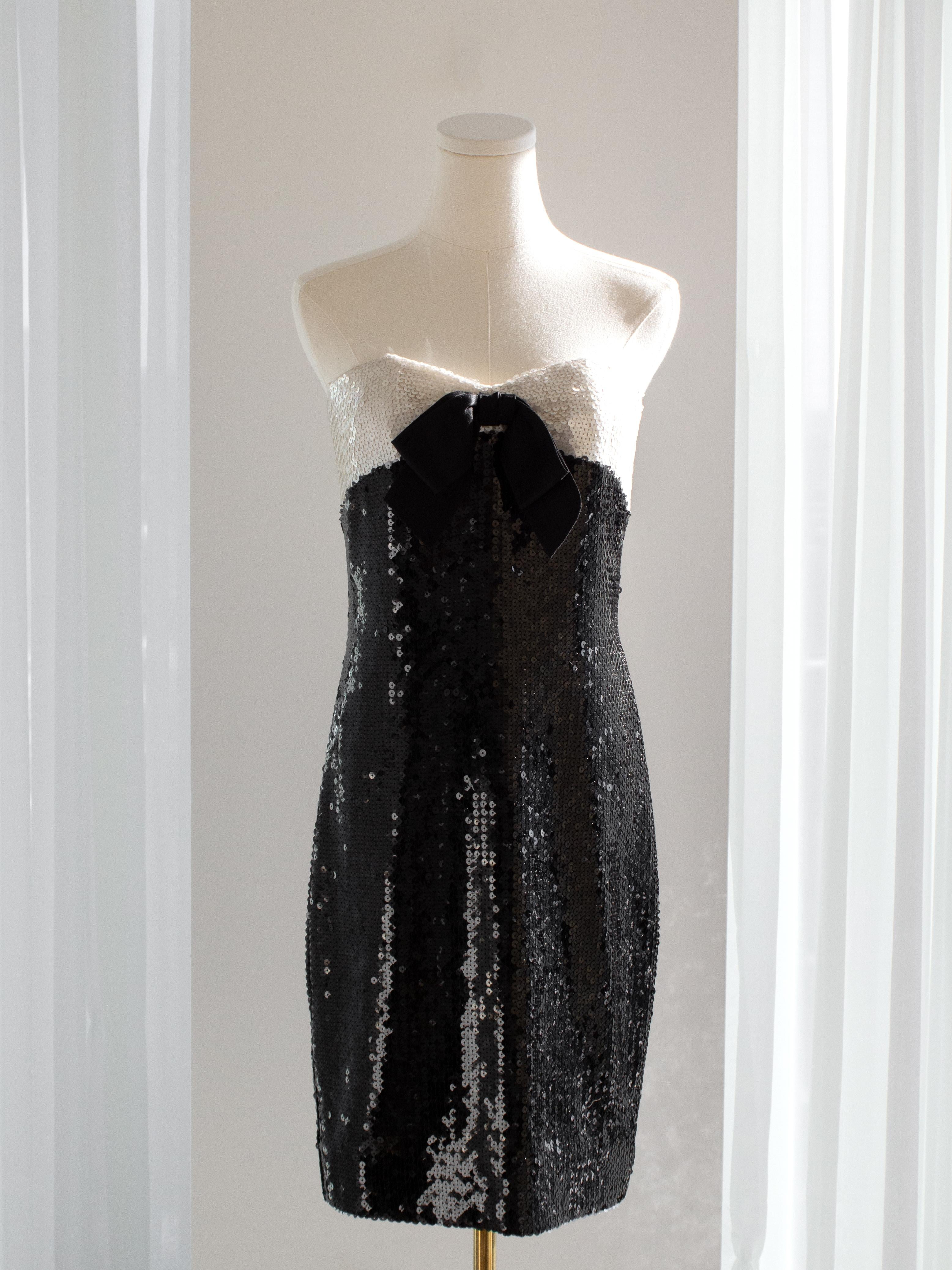 Donna Chanel Vintage S.S. White 1987 Bianco Nero con paillettes e fiocco Bustier Mini Dress in vendita