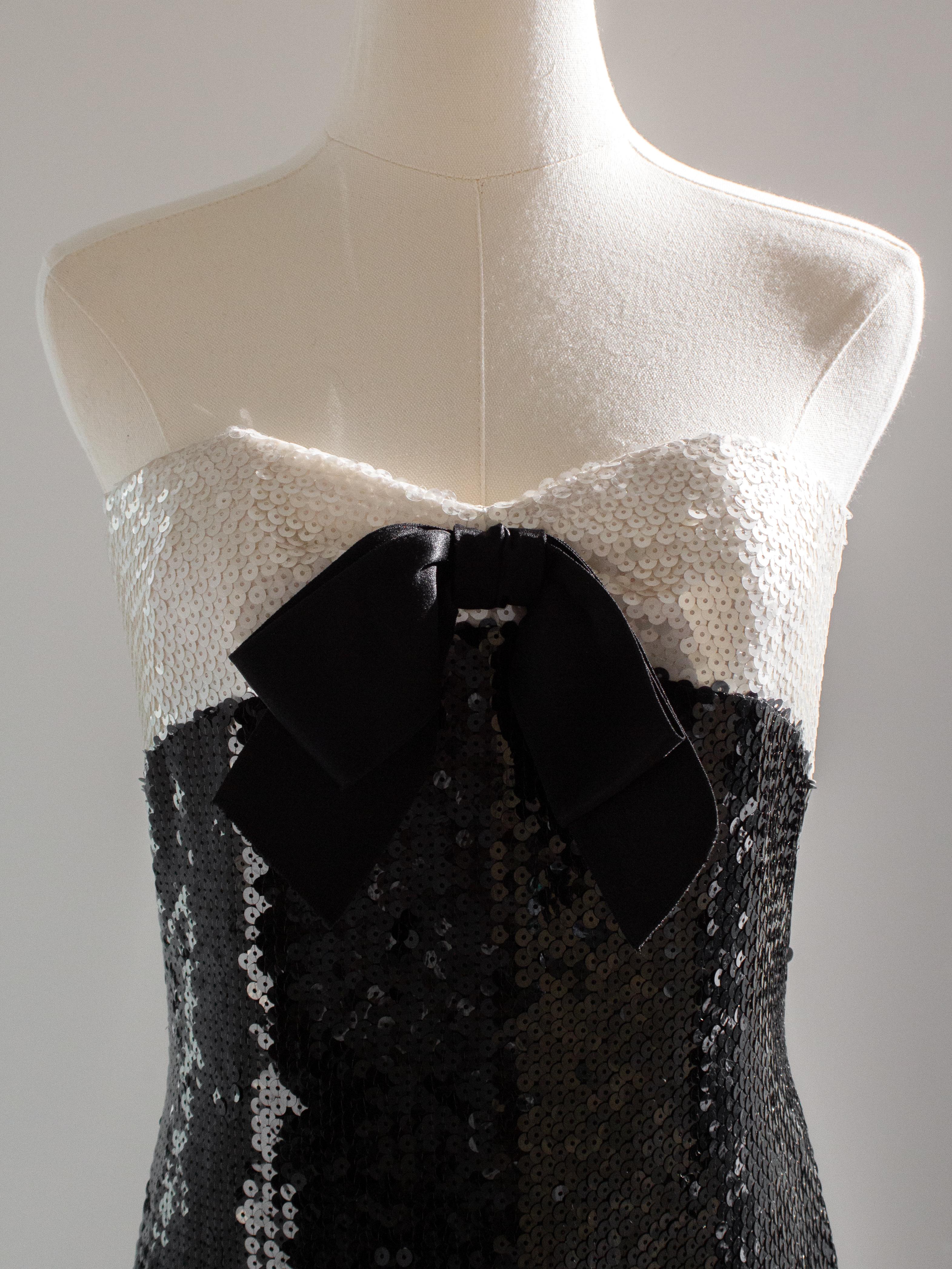 Chanel Vintage S.S. White 1987 Bianco Nero con paillettes e fiocco Bustier Mini Dress in vendita 2