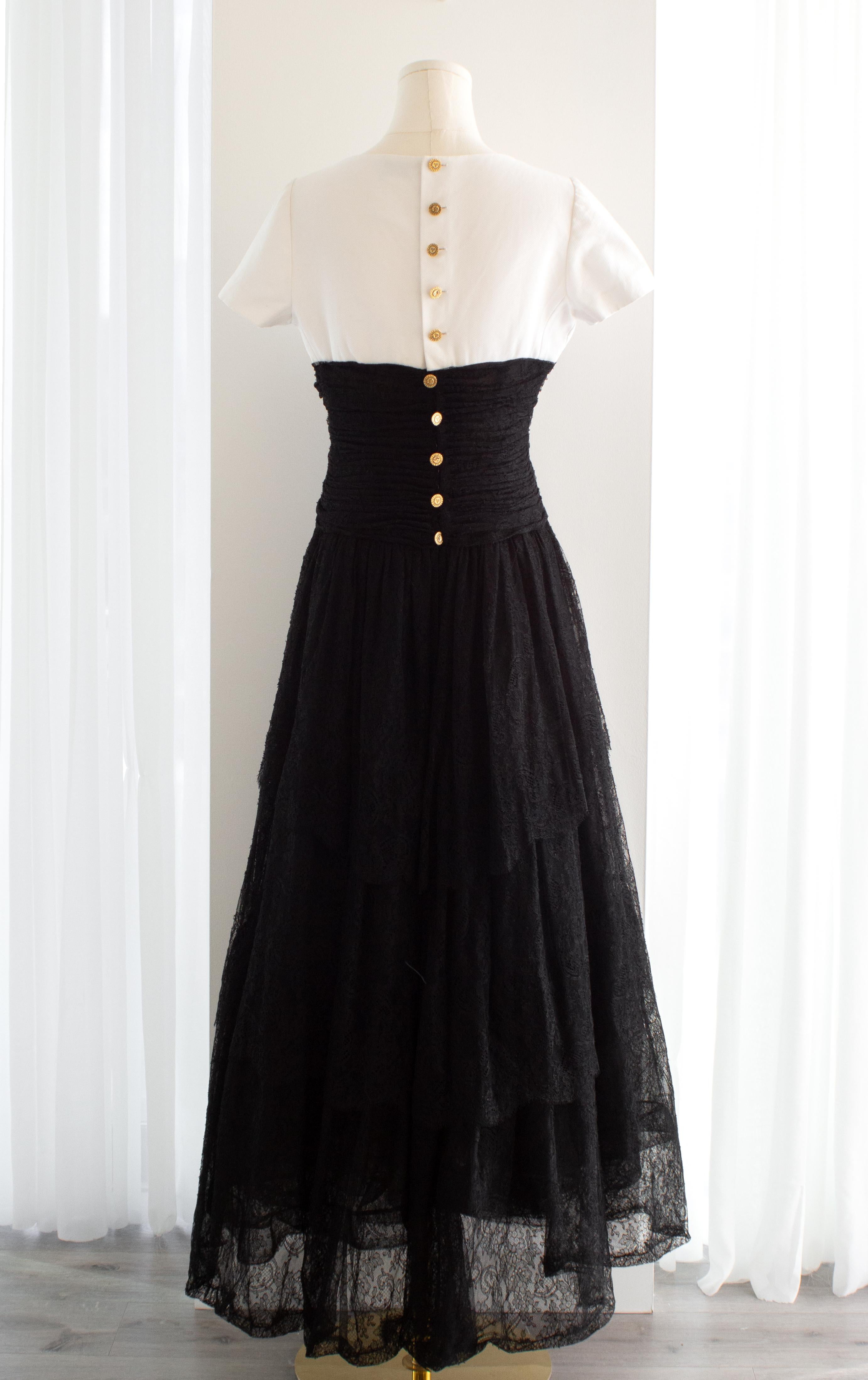 Chanel Vintage S/S 1988 White Black Lace Camellia Bow Dress Gown For Sale 1